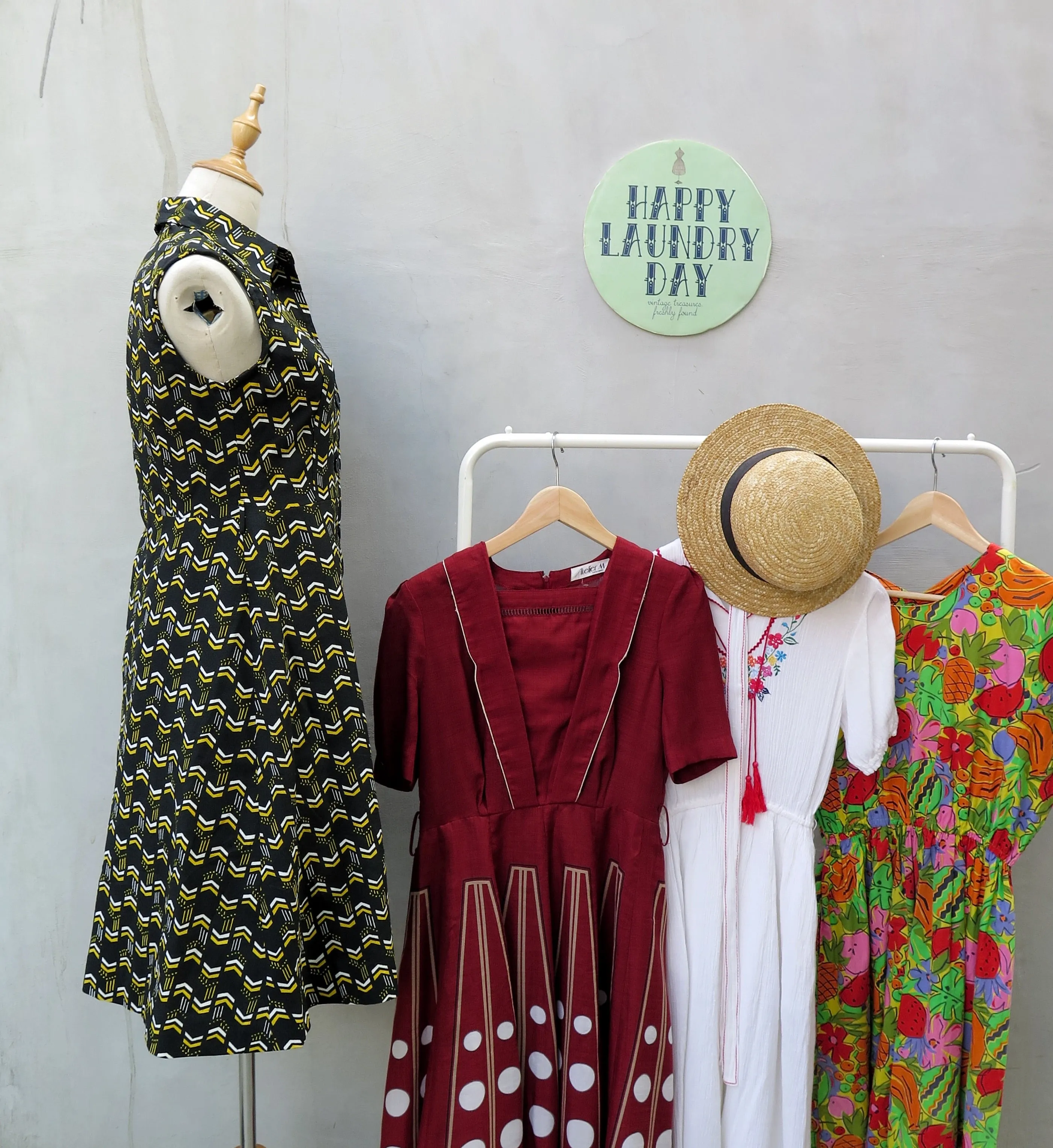 Betty | Vintage 1960s/1970s Black yellow white geometric print sleeveless black dress