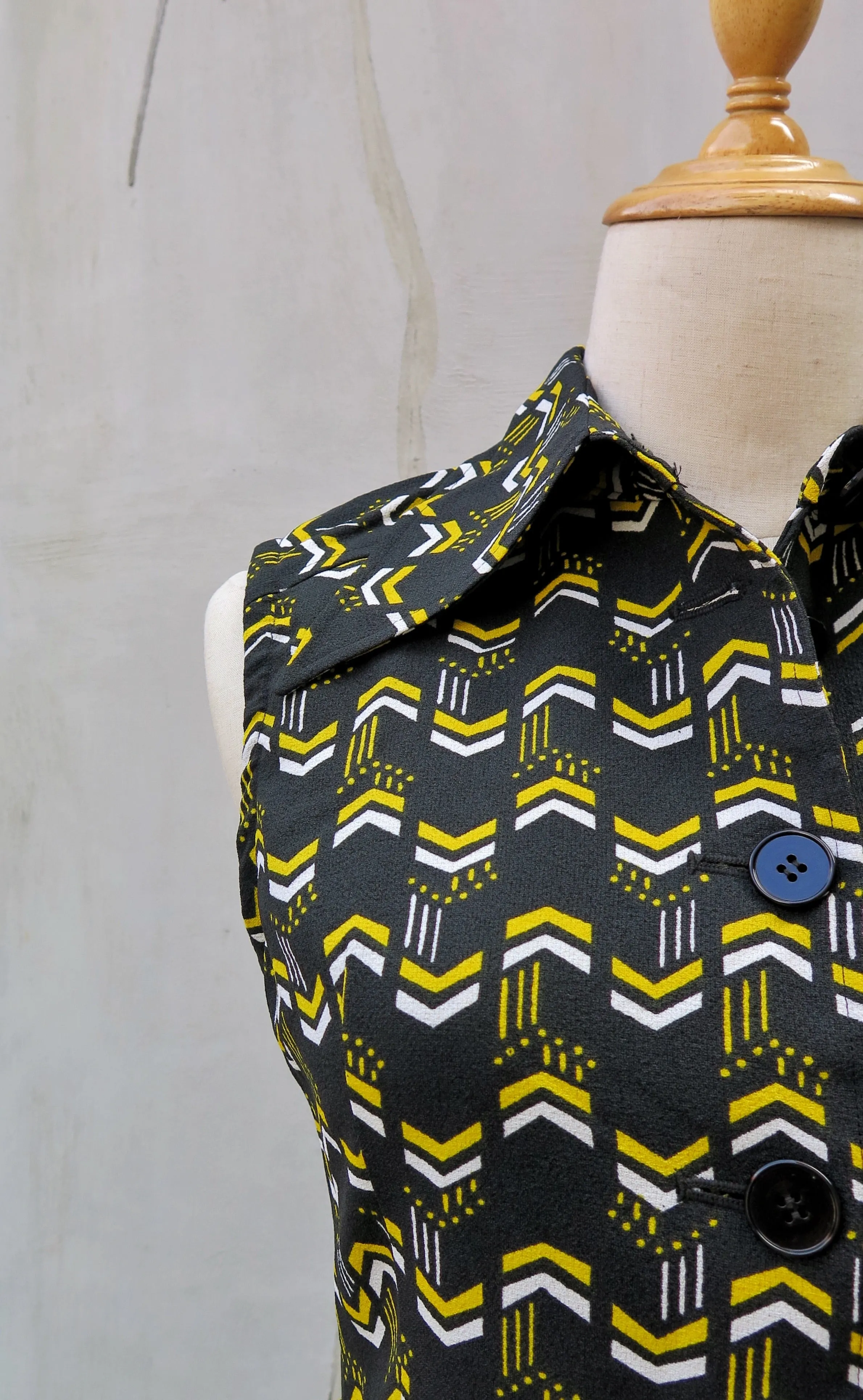 Betty | Vintage 1960s/1970s Black yellow white geometric print sleeveless black dress