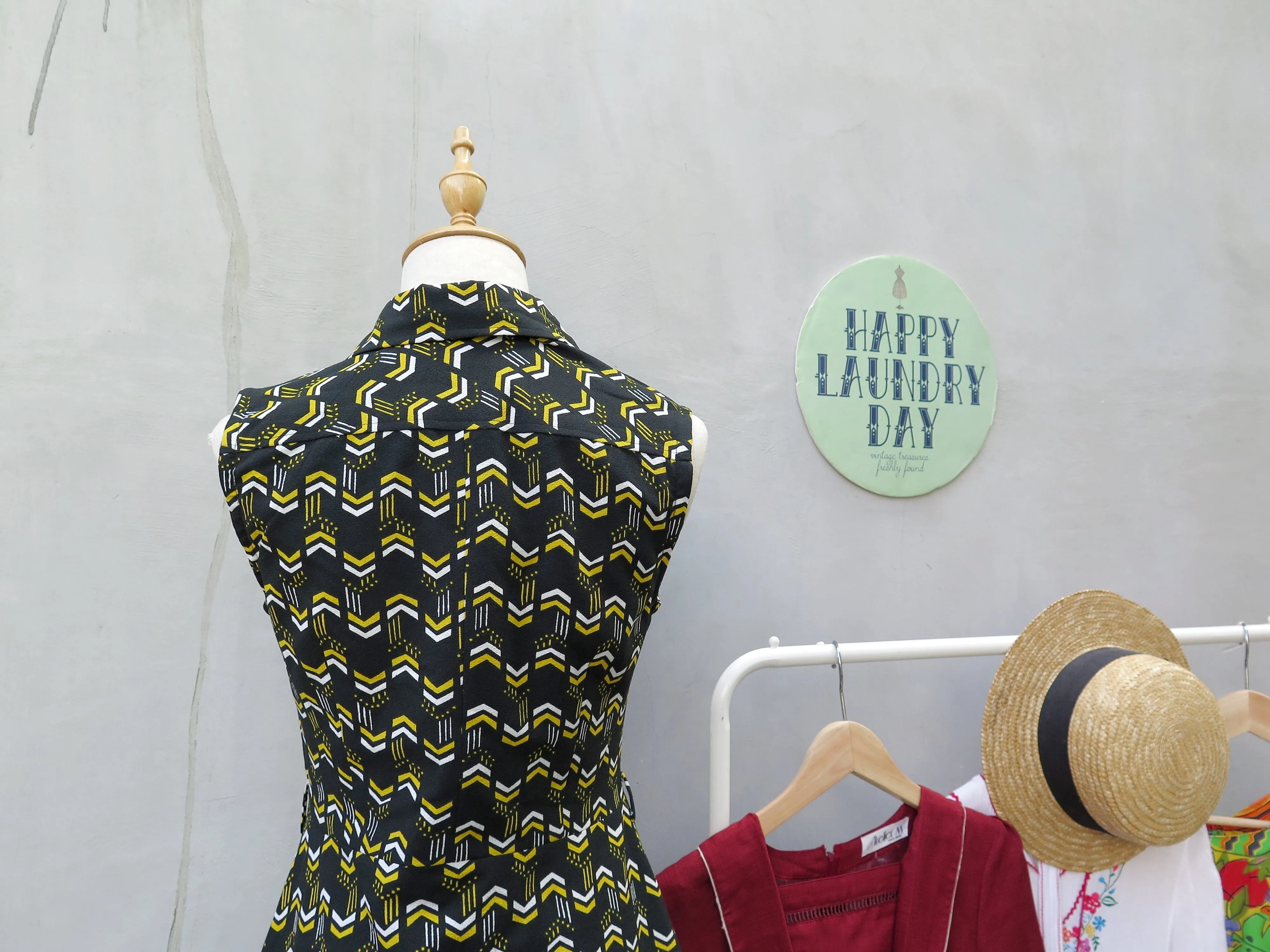 Betty | Vintage 1960s/1970s Black yellow white geometric print sleeveless black dress