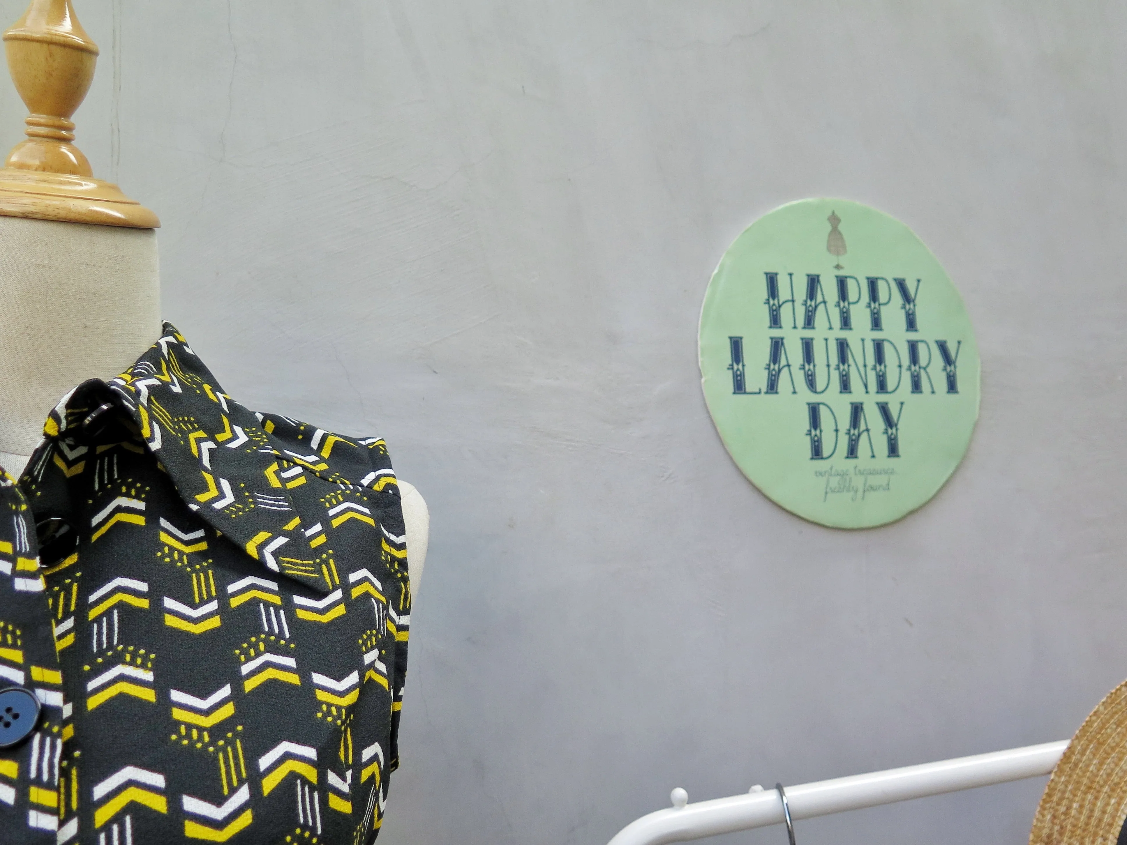 Betty | Vintage 1960s/1970s Black yellow white geometric print sleeveless black dress