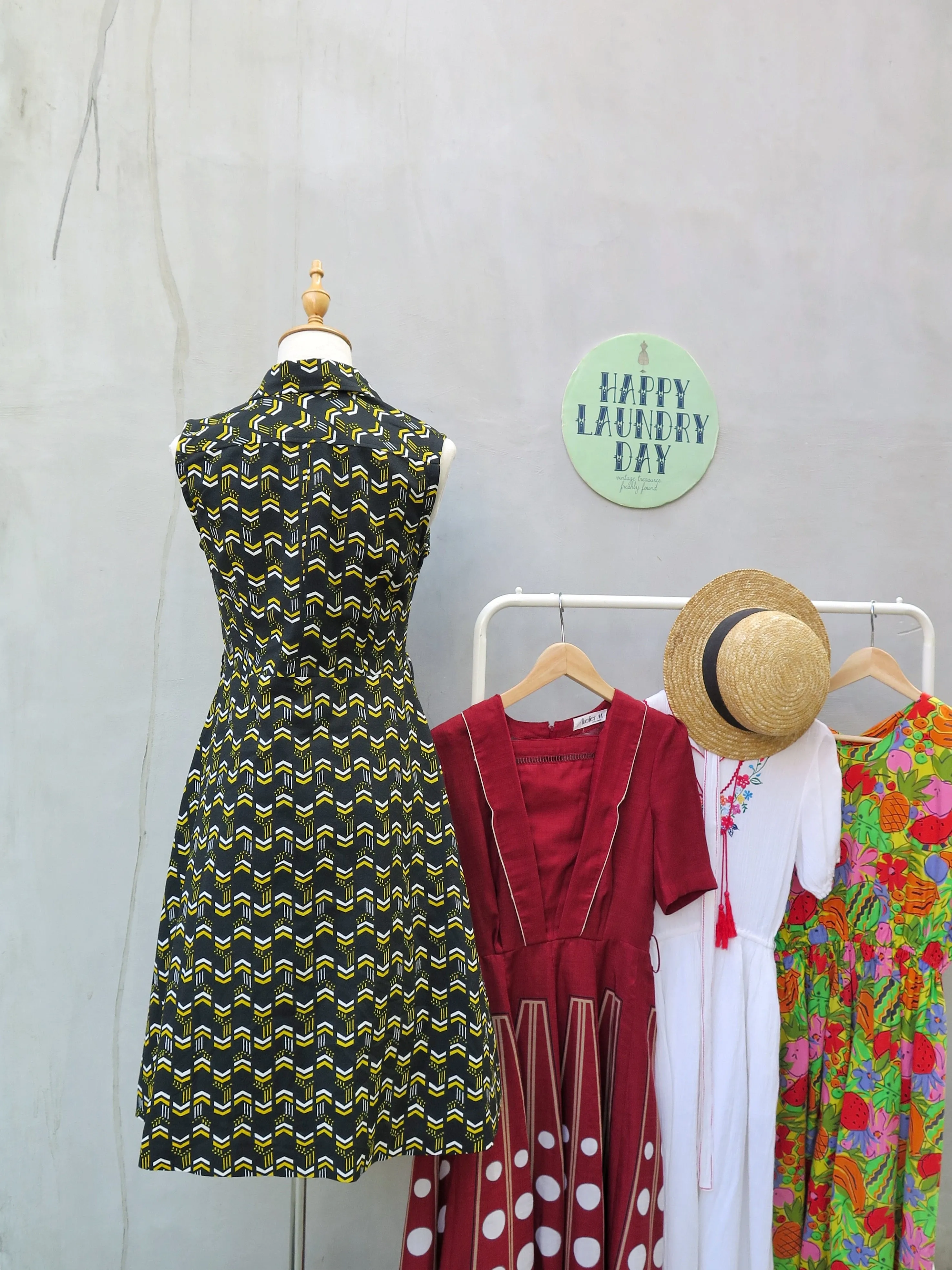 Betty | Vintage 1960s/1970s Black yellow white geometric print sleeveless black dress