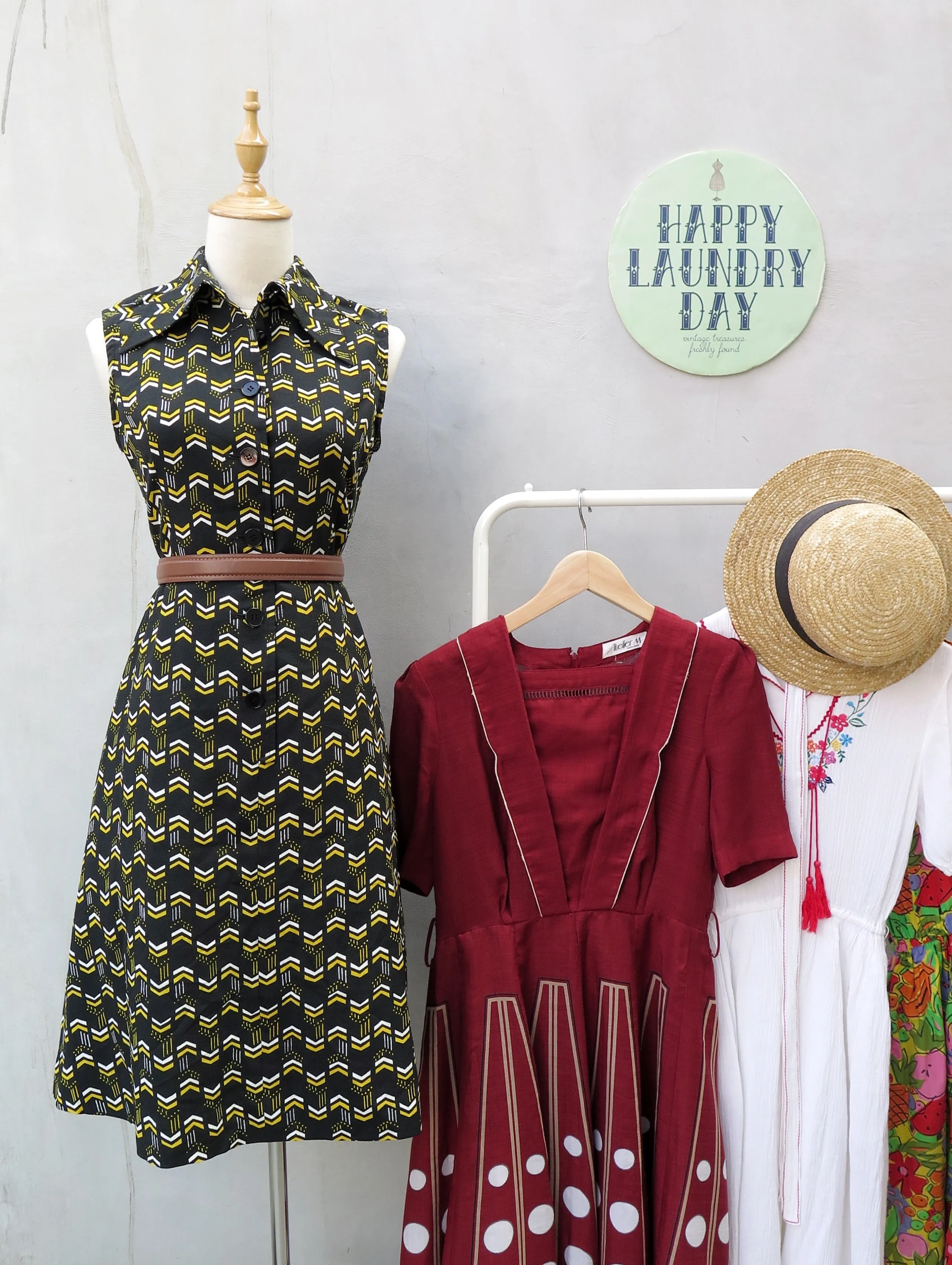 Betty | Vintage 1960s/1970s Black yellow white geometric print sleeveless black dress