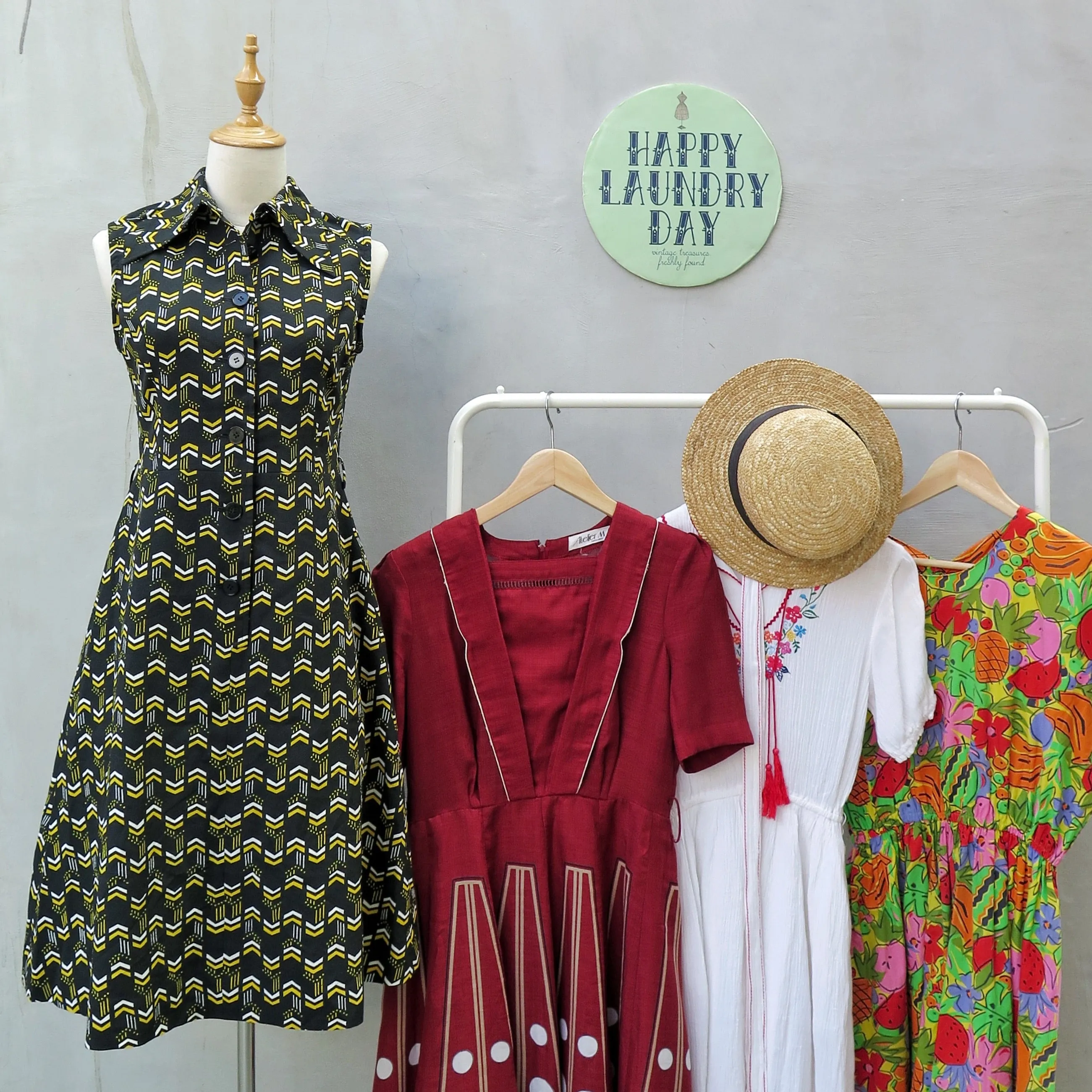 Betty | Vintage 1960s/1970s Black yellow white geometric print sleeveless black dress